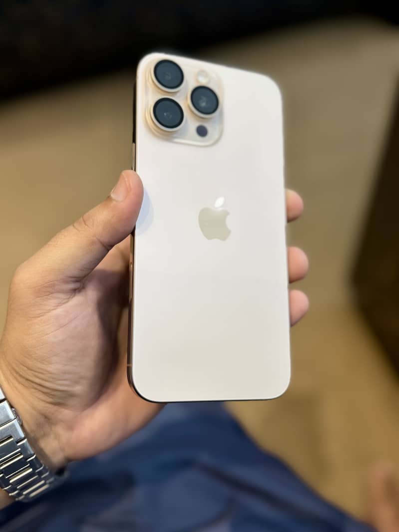 Apple iPhone 16 Pro Max 2