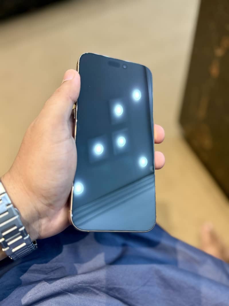 Apple iPhone 16 Pro Max 4