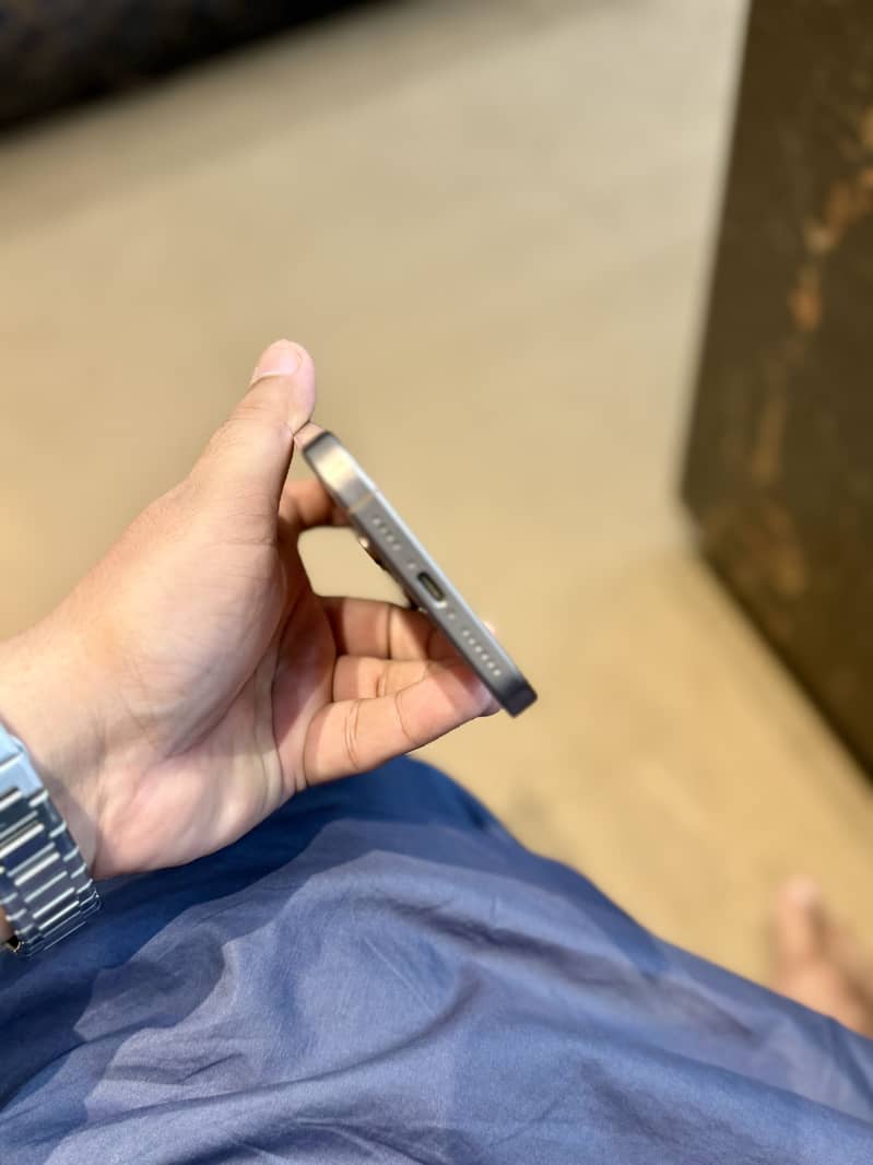 Apple iPhone 16 Pro Max 5