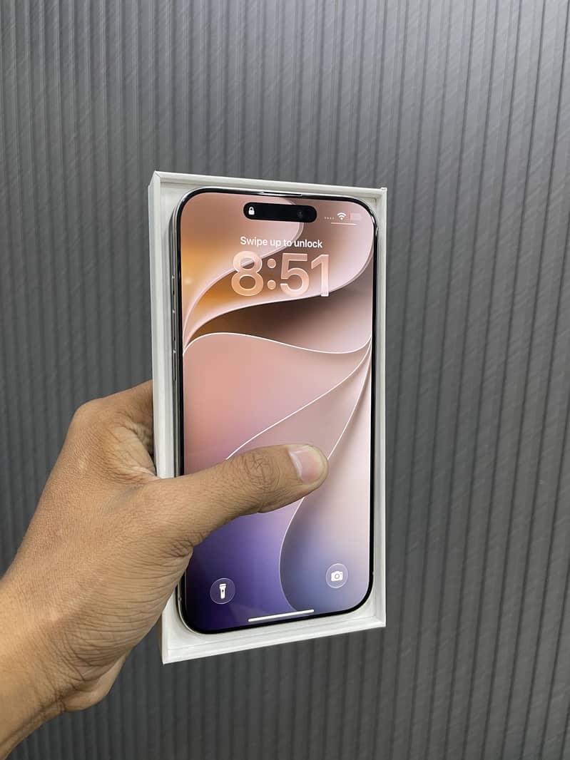 Apple iPhone 16 Pro Max 1
