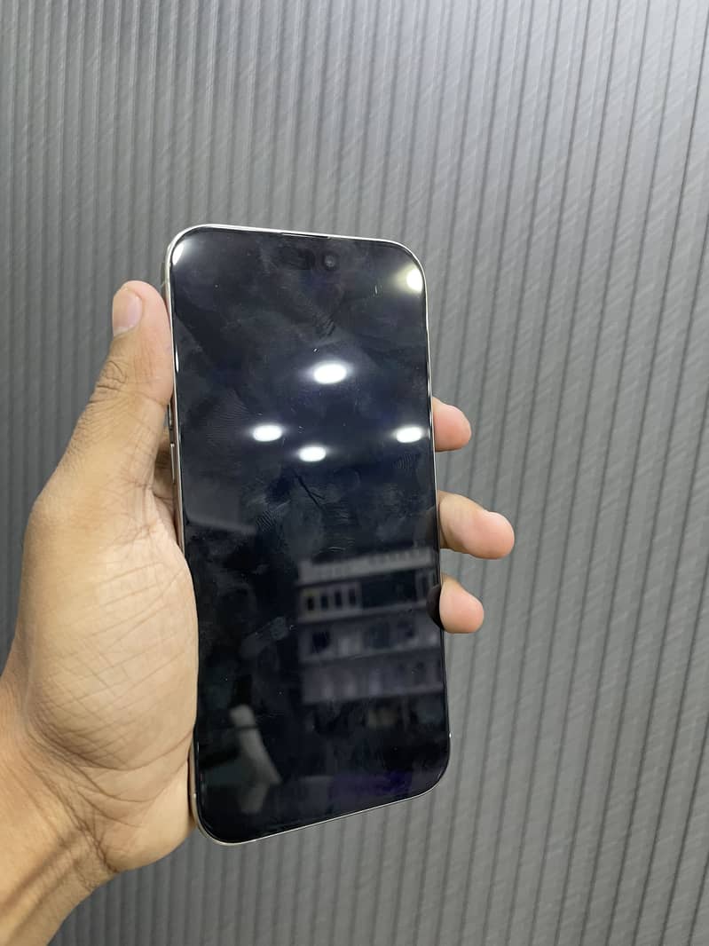 Apple iPhone 16 Pro Max 2