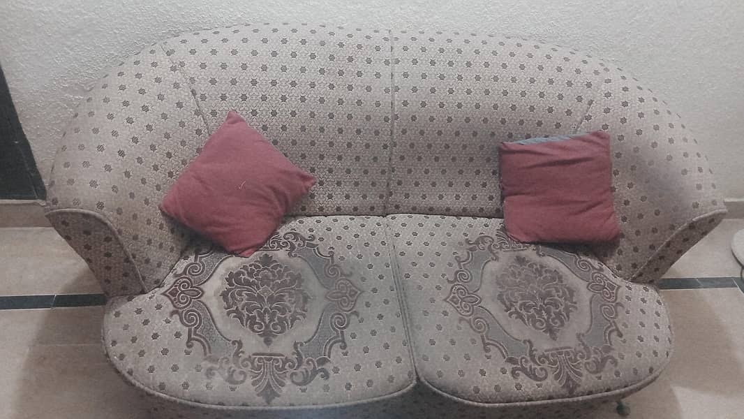 4 seater sofa 0