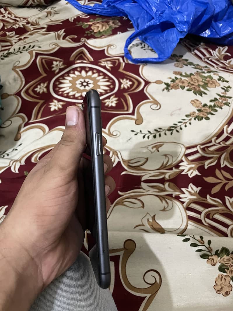 Apple iPhone 11 3