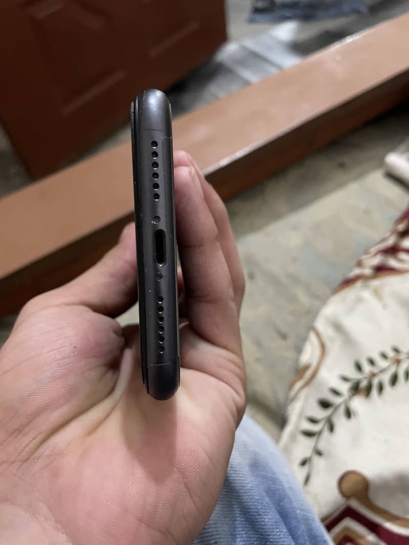 Apple iPhone 11 5