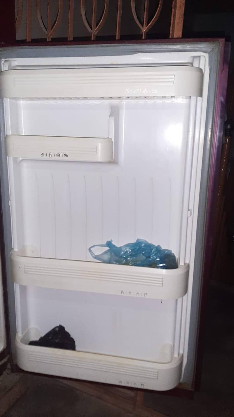 Orient Fridge Good Condition 3