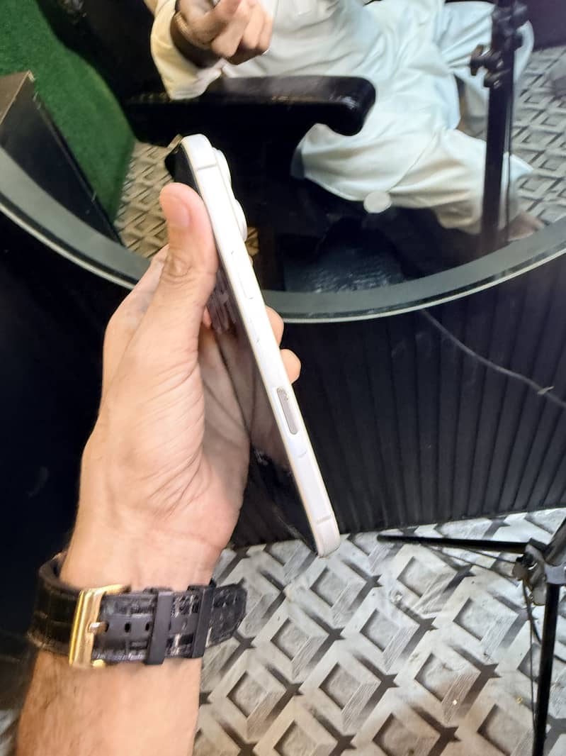 Apple iPhone 14 Pro Max 0