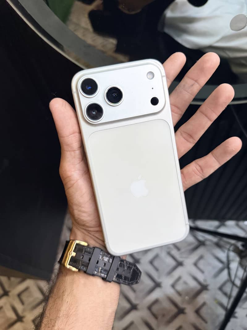 Apple iPhone 14 Pro Max 1