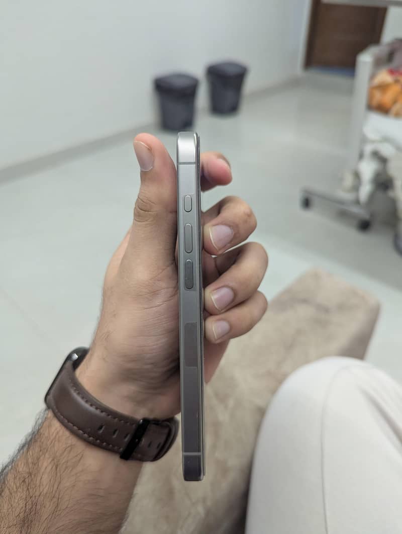 Apple iPhone 15 Pro 3