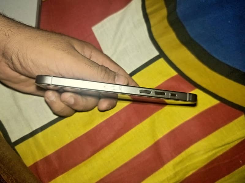 Apple iPhone 15 Pro Max 2