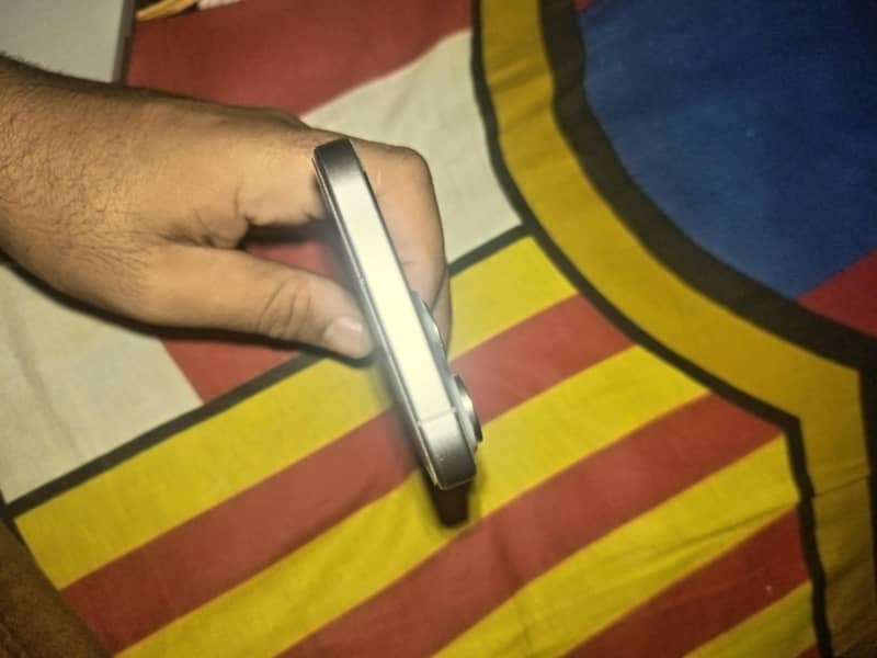 Apple iPhone 15 Pro Max 4