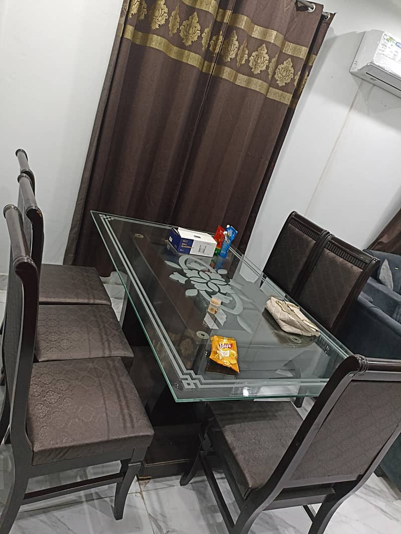 dining table available brand new condition. 0