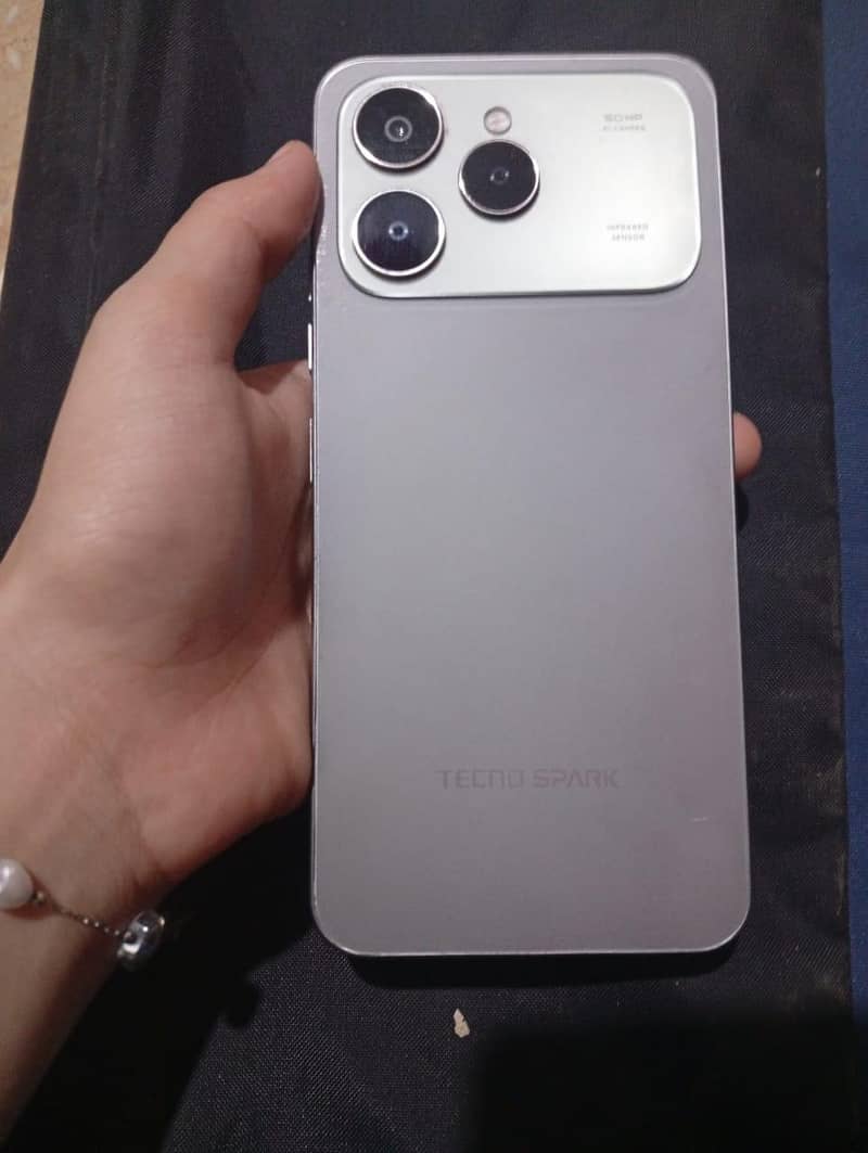 Tecno Spark 40 0