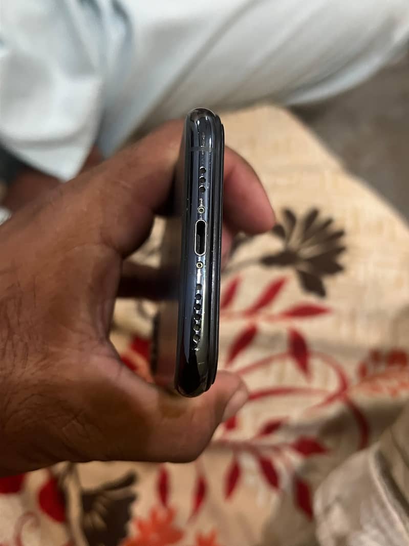 Apple iPhone 11 Pro 2