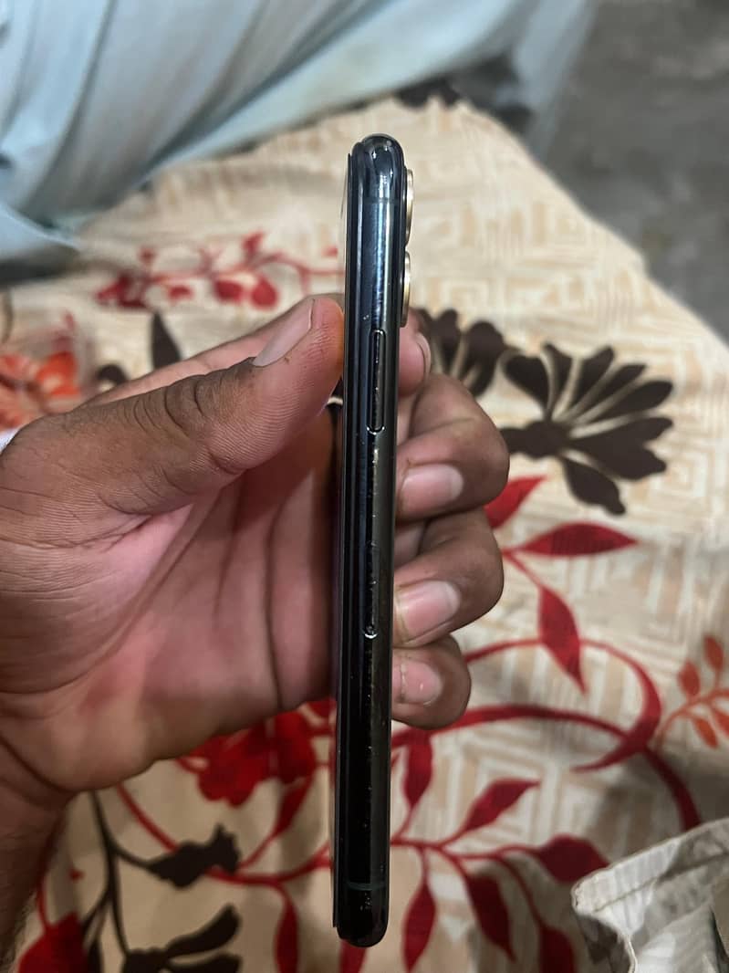 Apple iPhone 11 Pro 6