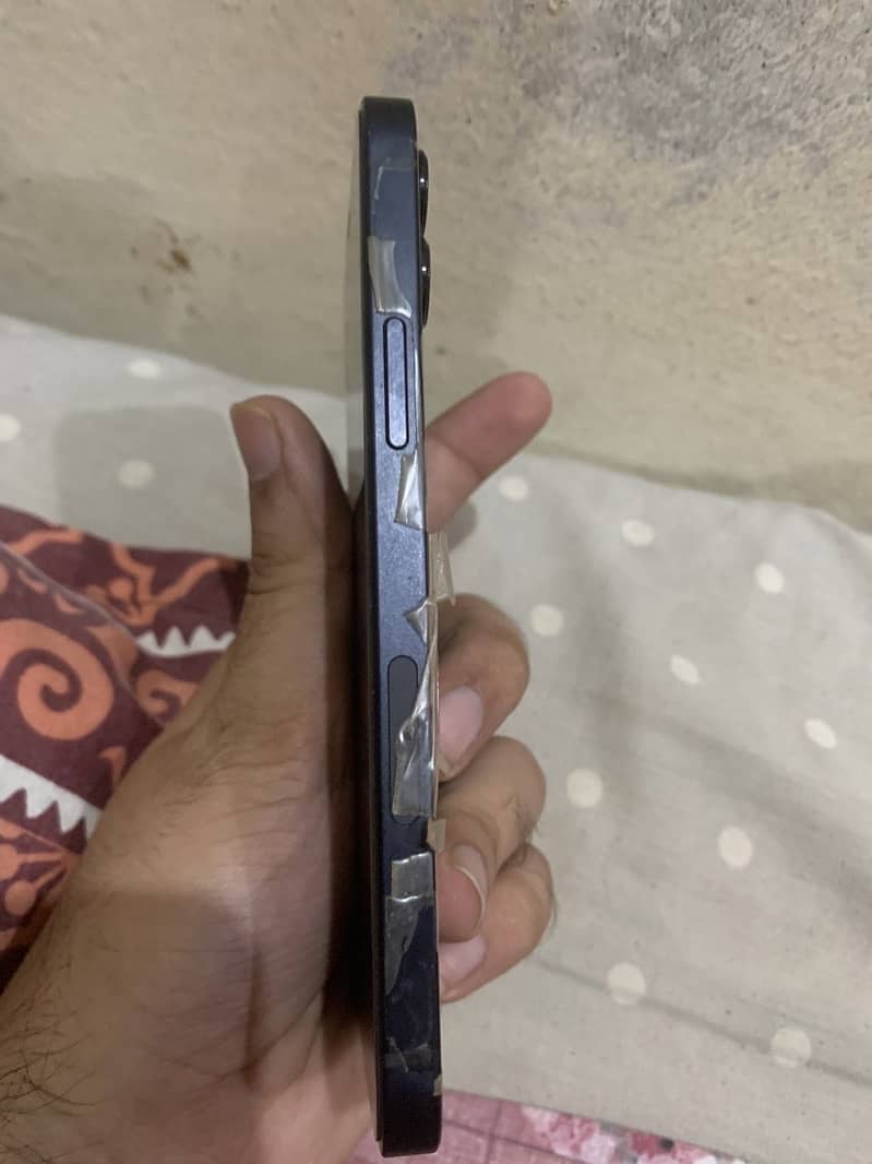 Apple iPhone 12 6