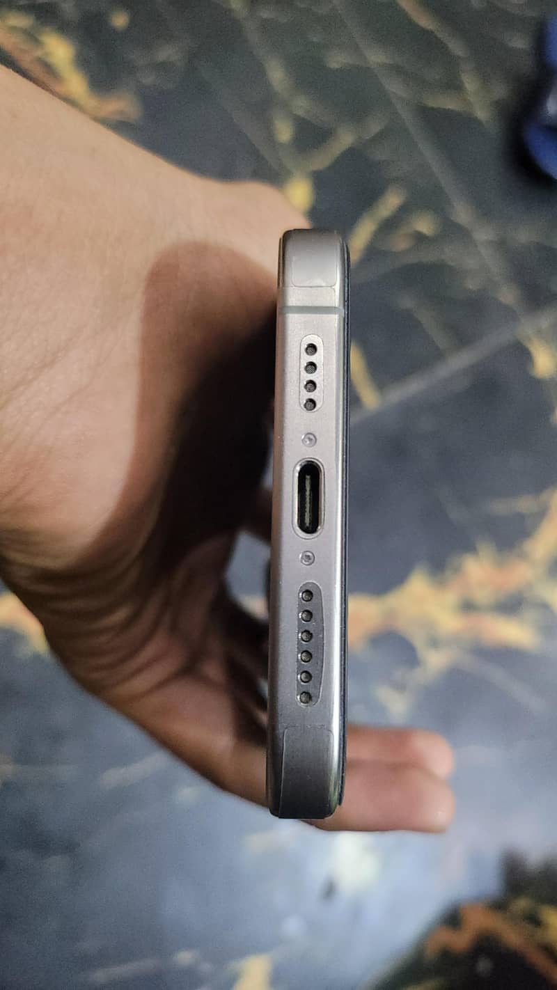 Apple iPhone 15 Pro Max 2