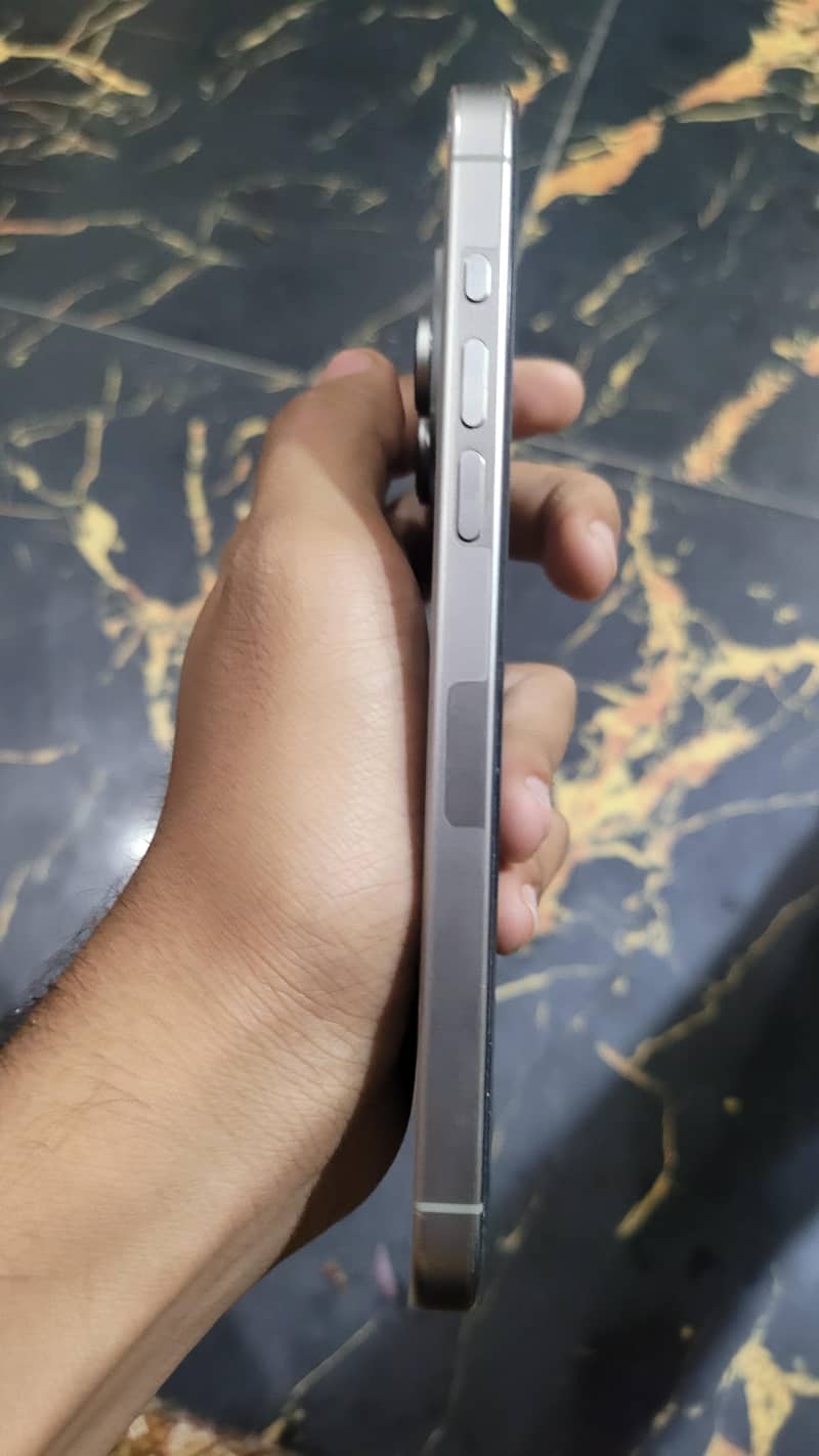 Apple iPhone 15 Pro Max 3