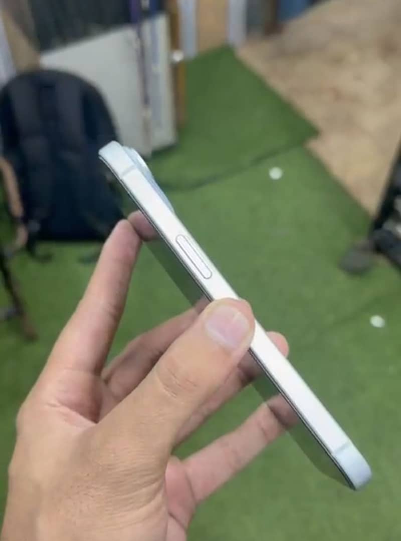 Apple iPhone 15 2
