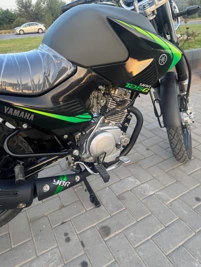 YBR 125 G 2025 model 4100 KM's driven brend new bike timson tubel tyar