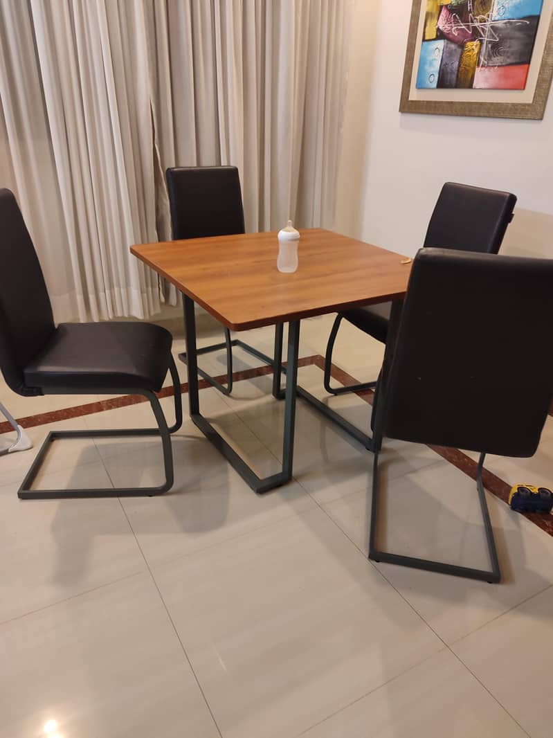 4 person dining table 0