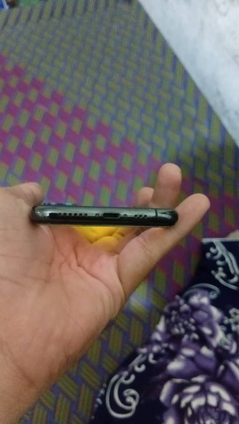 Apple iPhone 11 Pro 1