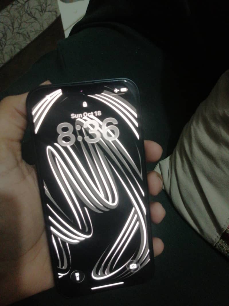 iPhone 16e jv 1