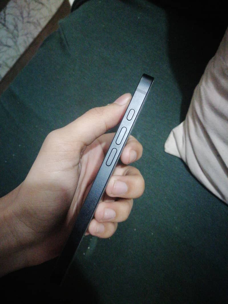 iPhone 16e jv 2
