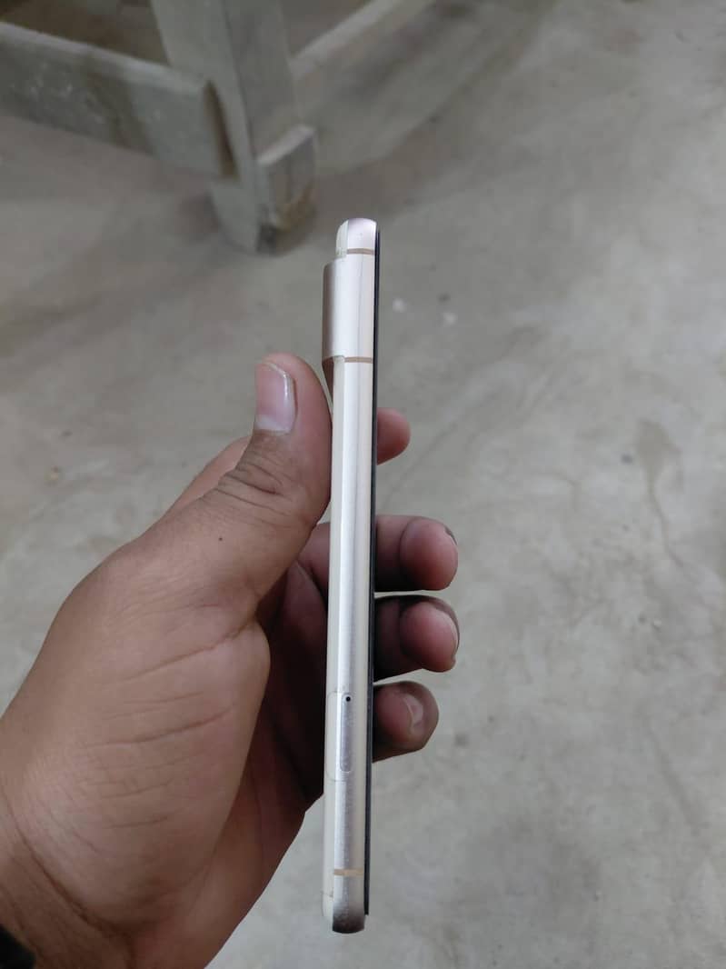 Google Pixel 8 4