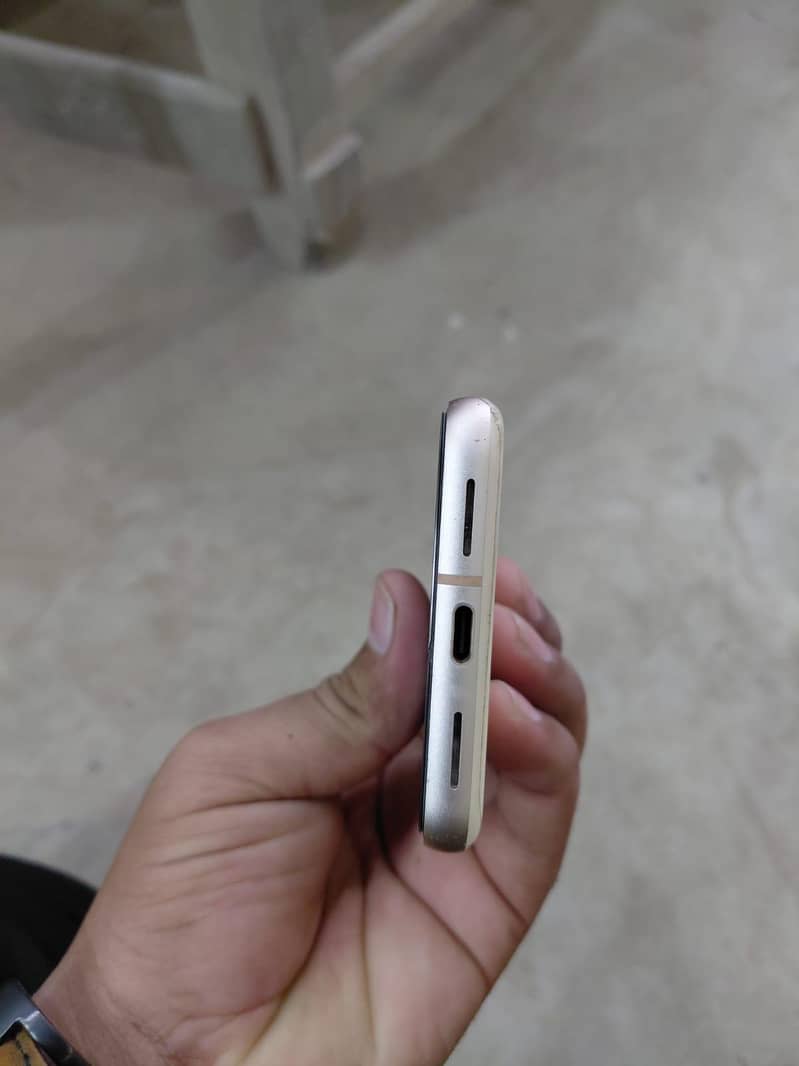Google Pixel 8 6