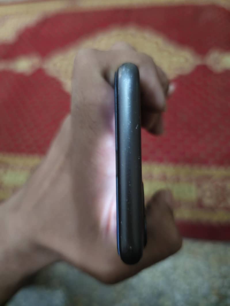 Apple iPhone 11 3