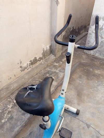 Fitness cycling machines