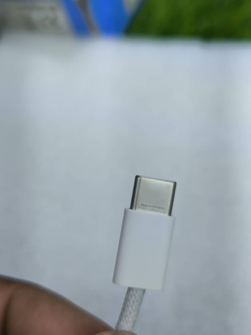 iPhone 17 pro original cable 1