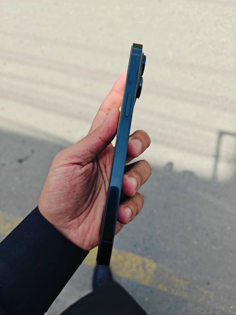 Apple iPhone 14 Pro Max 3