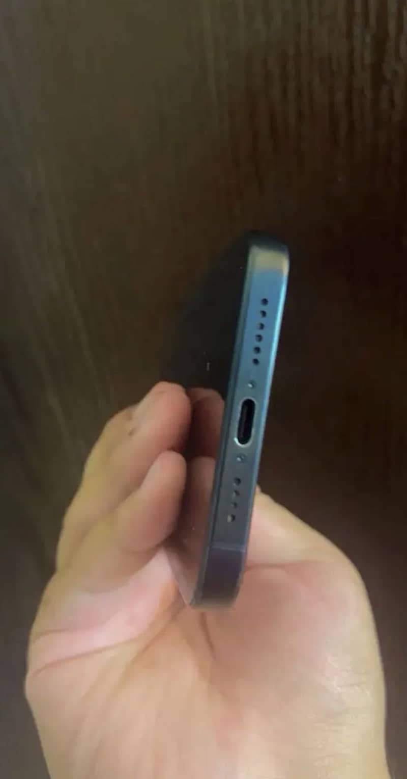 Apple iPhone 15 Pro Max 2