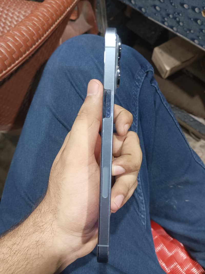 Apple iPhone 13 Pro Max 4
