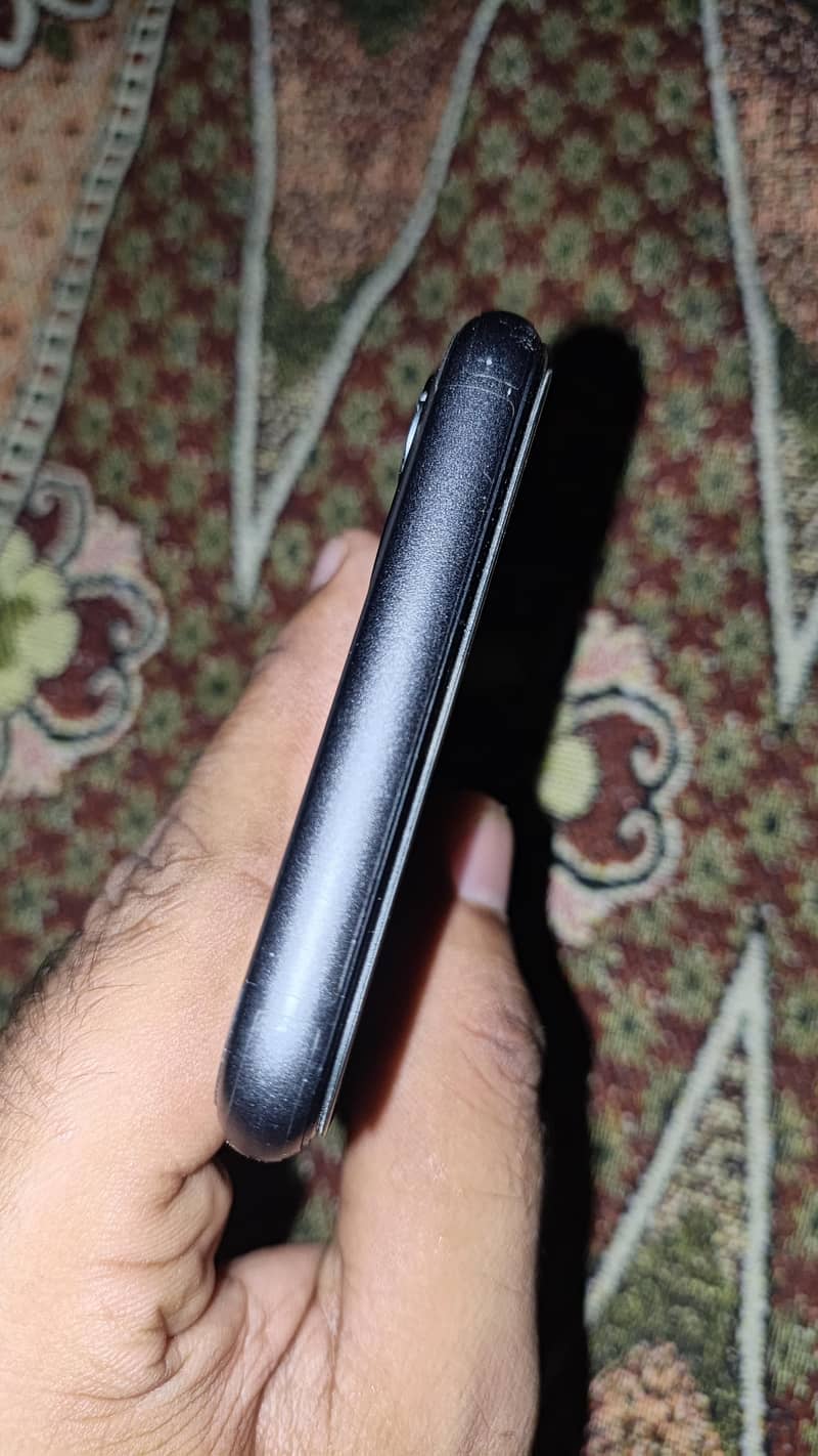 Apple iPhone 11 3