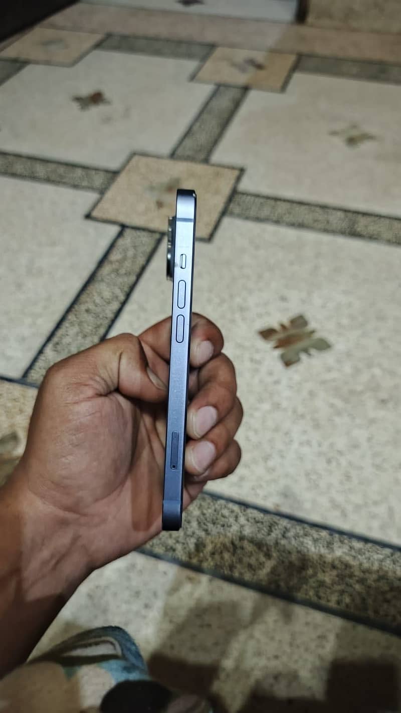 Apple iPhone 14 3