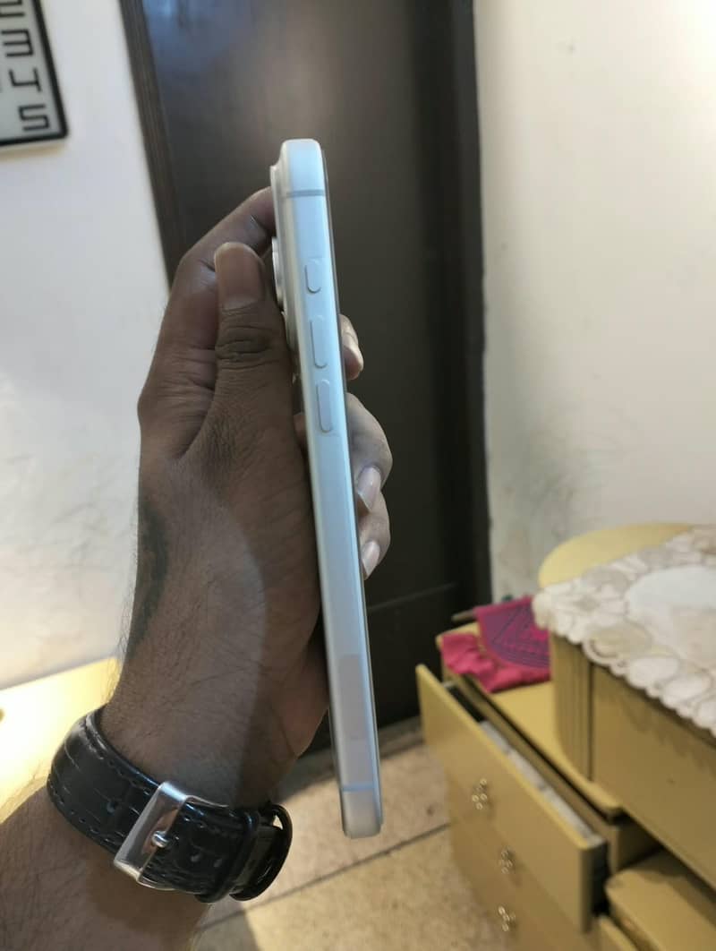 Apple iPhone 17 Pro Max 4