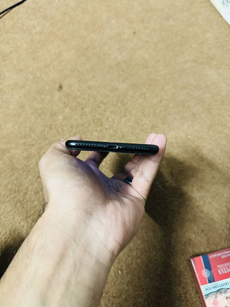 Apple iPhone 7 Plus 4