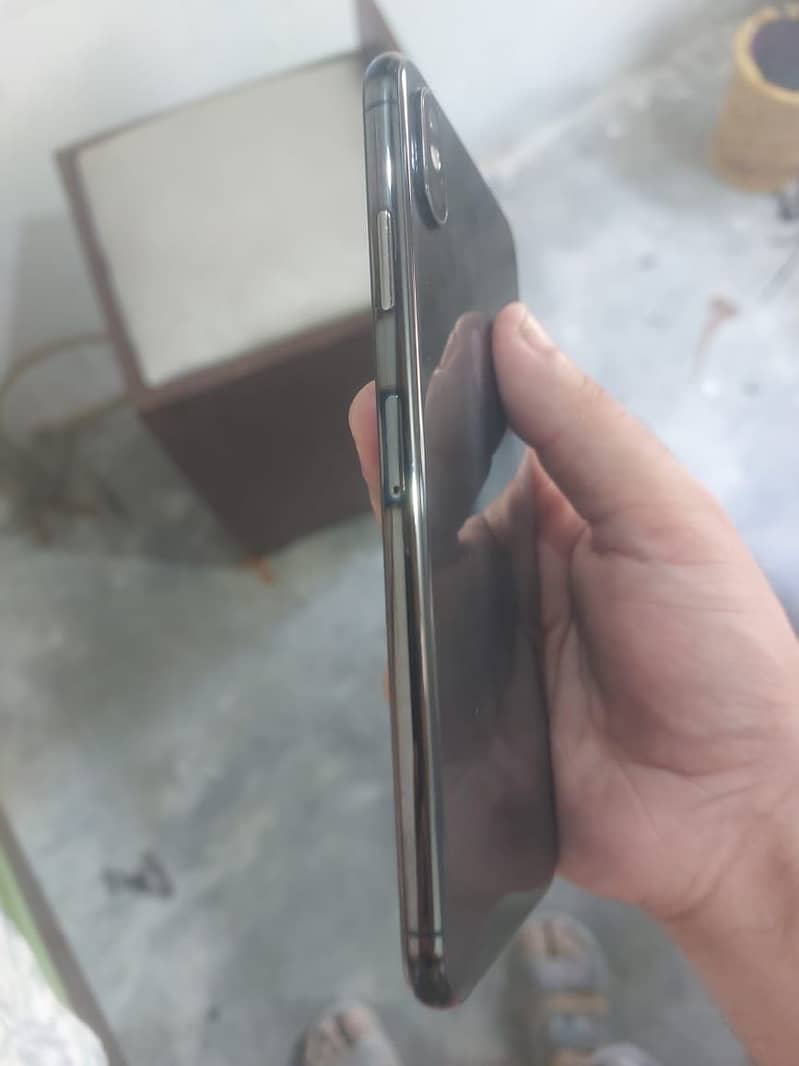 Apple iPhone XS Max 3