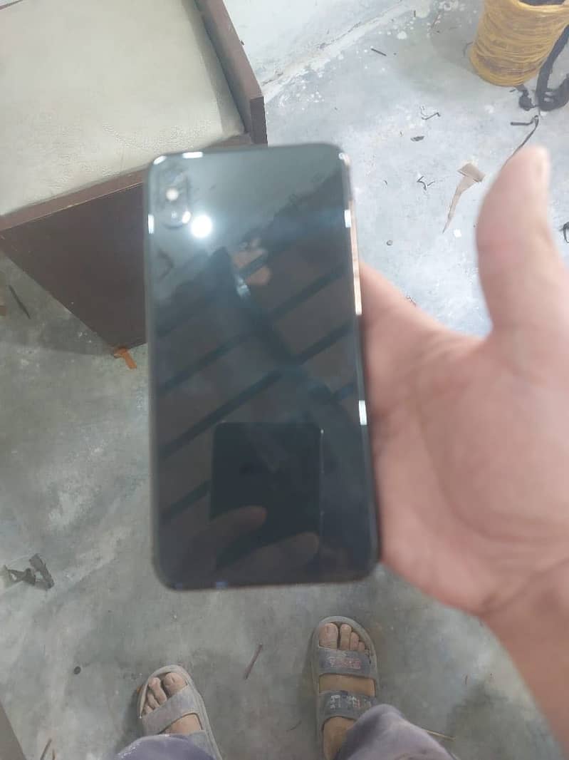 Apple iPhone XS Max 4