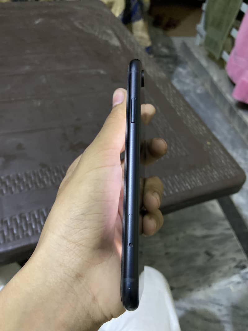 Apple iPhone XR 5