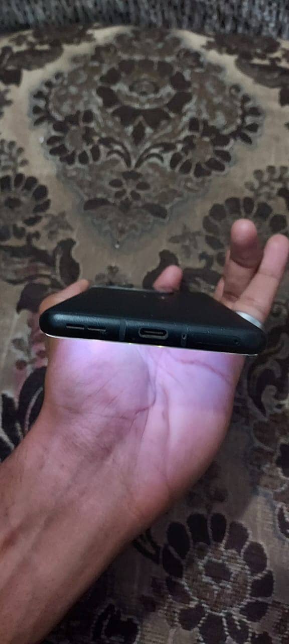 One Plus 10 Pro 4