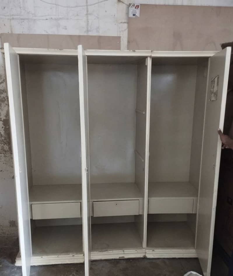 Wardrobe 0