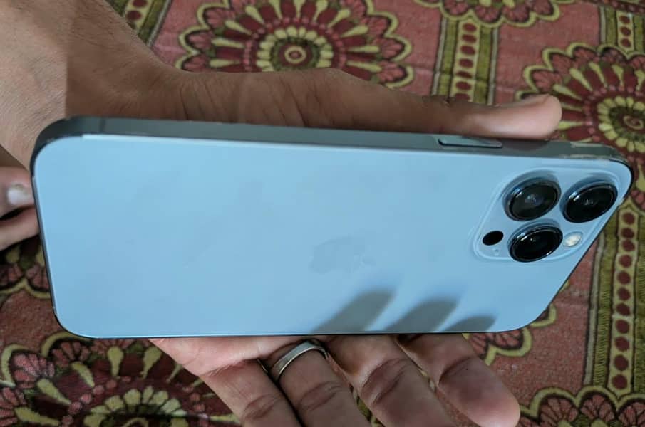 Apple iPhone 13 Pro Max 4