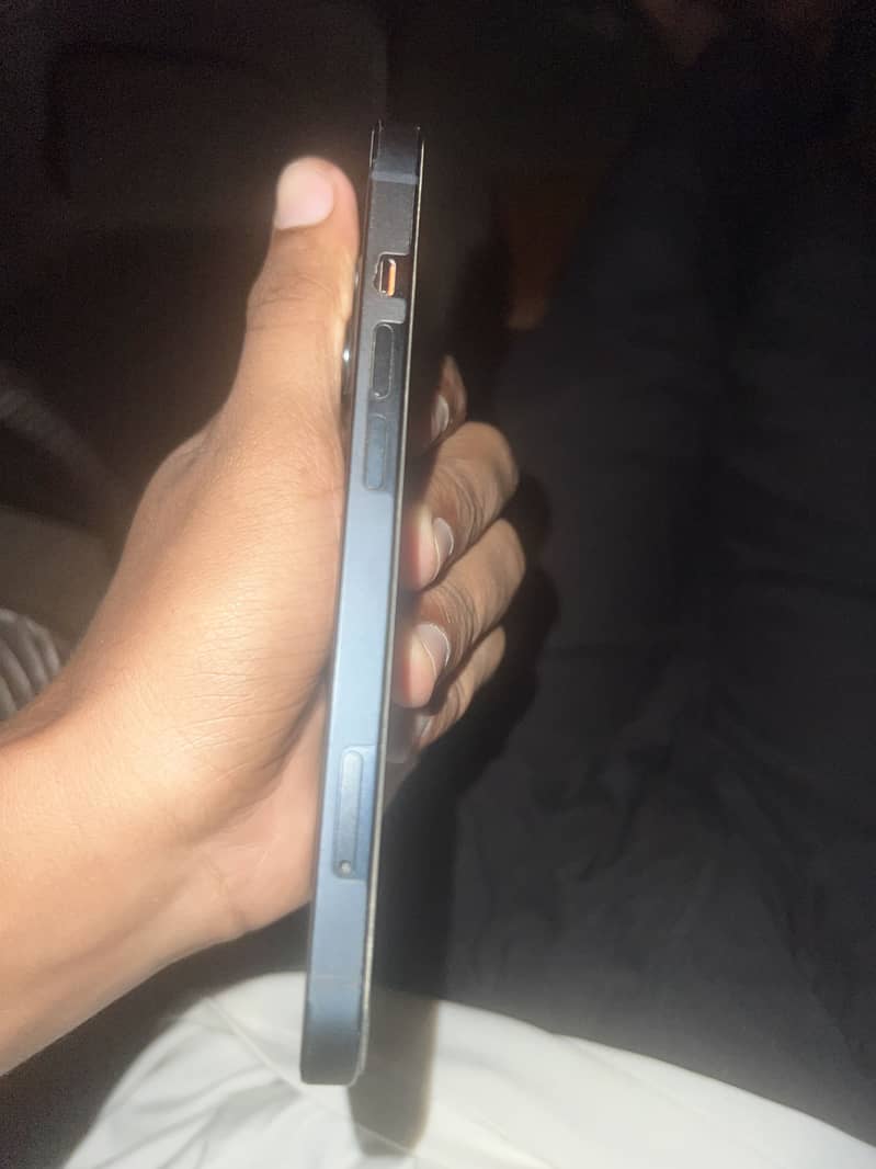 Apple iPhone 13 2