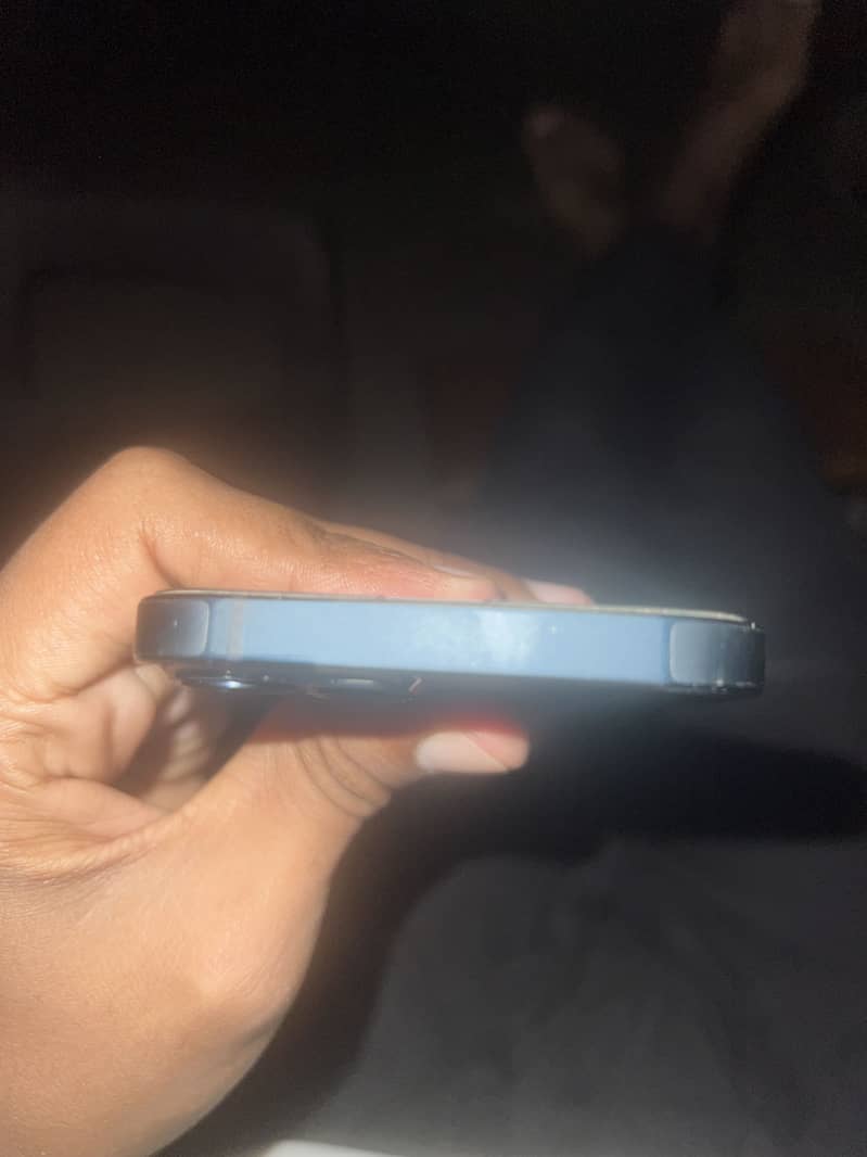 Apple iPhone 13 4