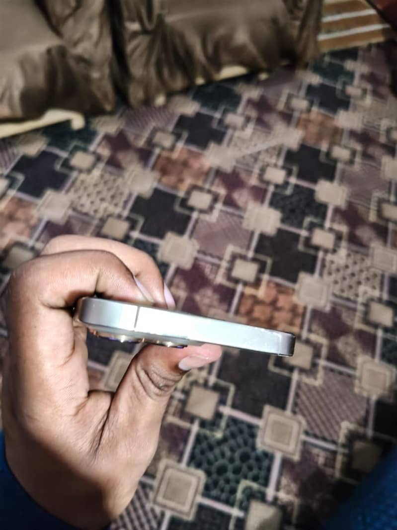 Apple iPhone 13 Pro 2