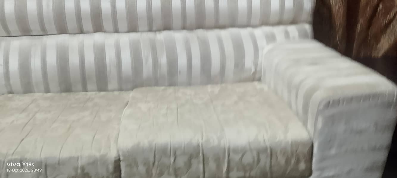 3 seater sofa 0