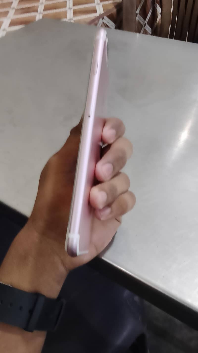 Apple iPhone 7 Plus 2
